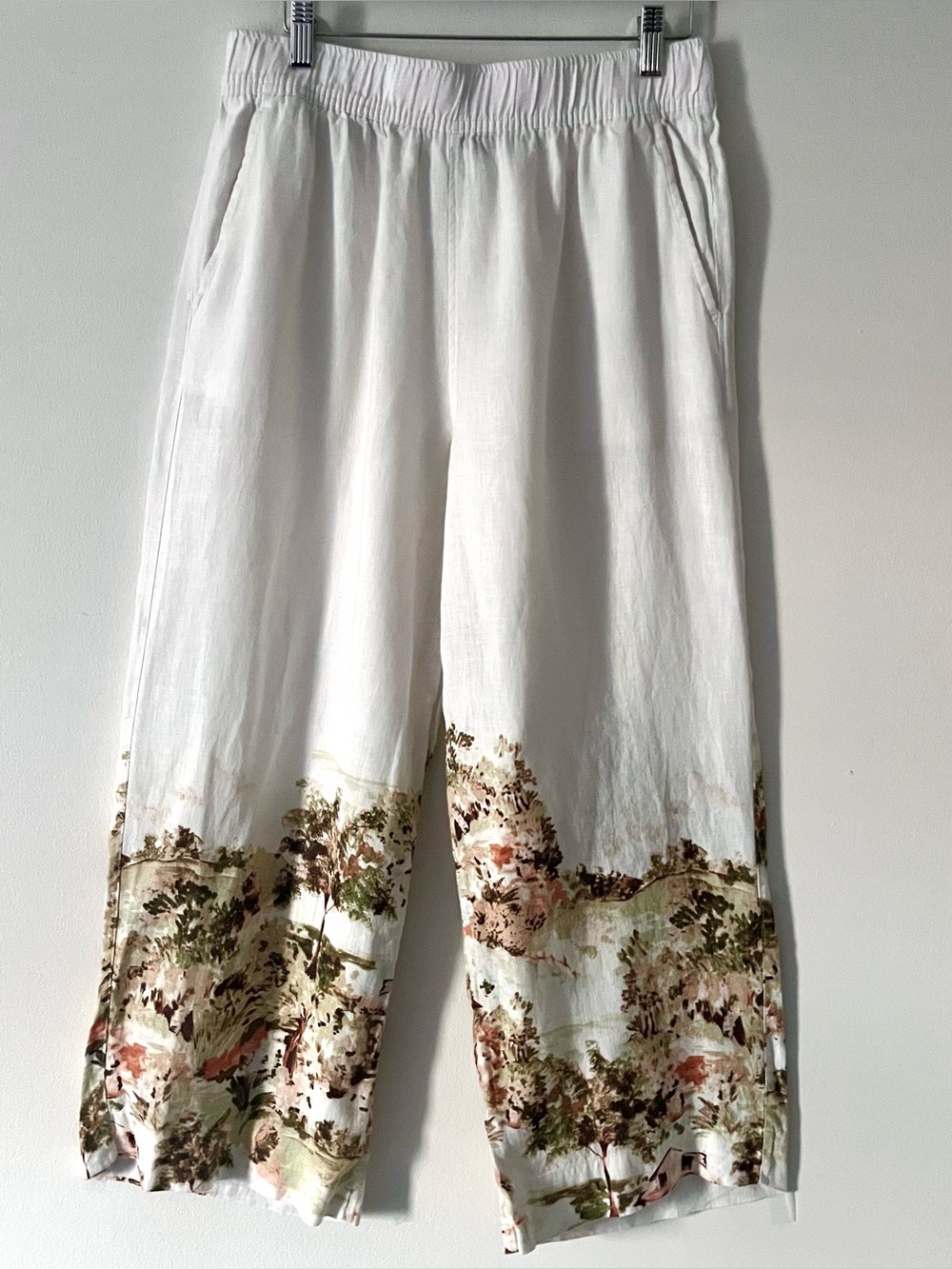 Tahari 100% Women’s Linen White Pull On Wide Leg Pants Pastel Watercolor Scene M - Picture 1 of 10